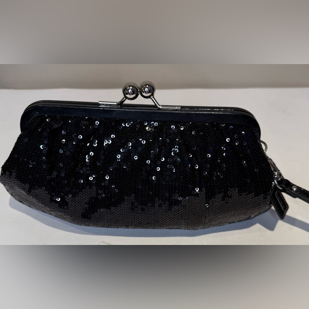 Coach Julia Limited Edition Black Sequin Kiss Lock Clutch 2011 44475 EUC